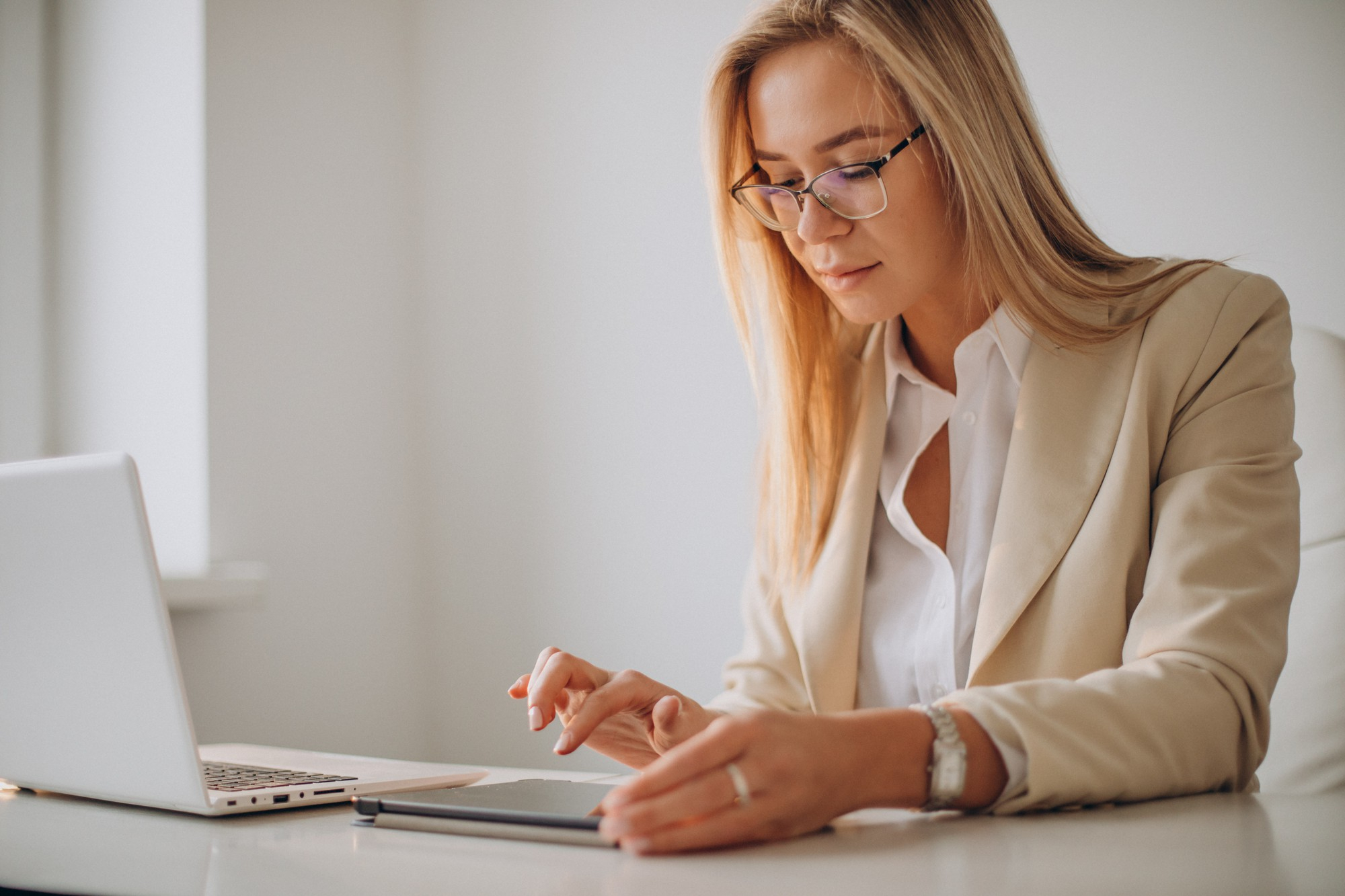 How to Hire a Freelance Bookkeeper in 2026